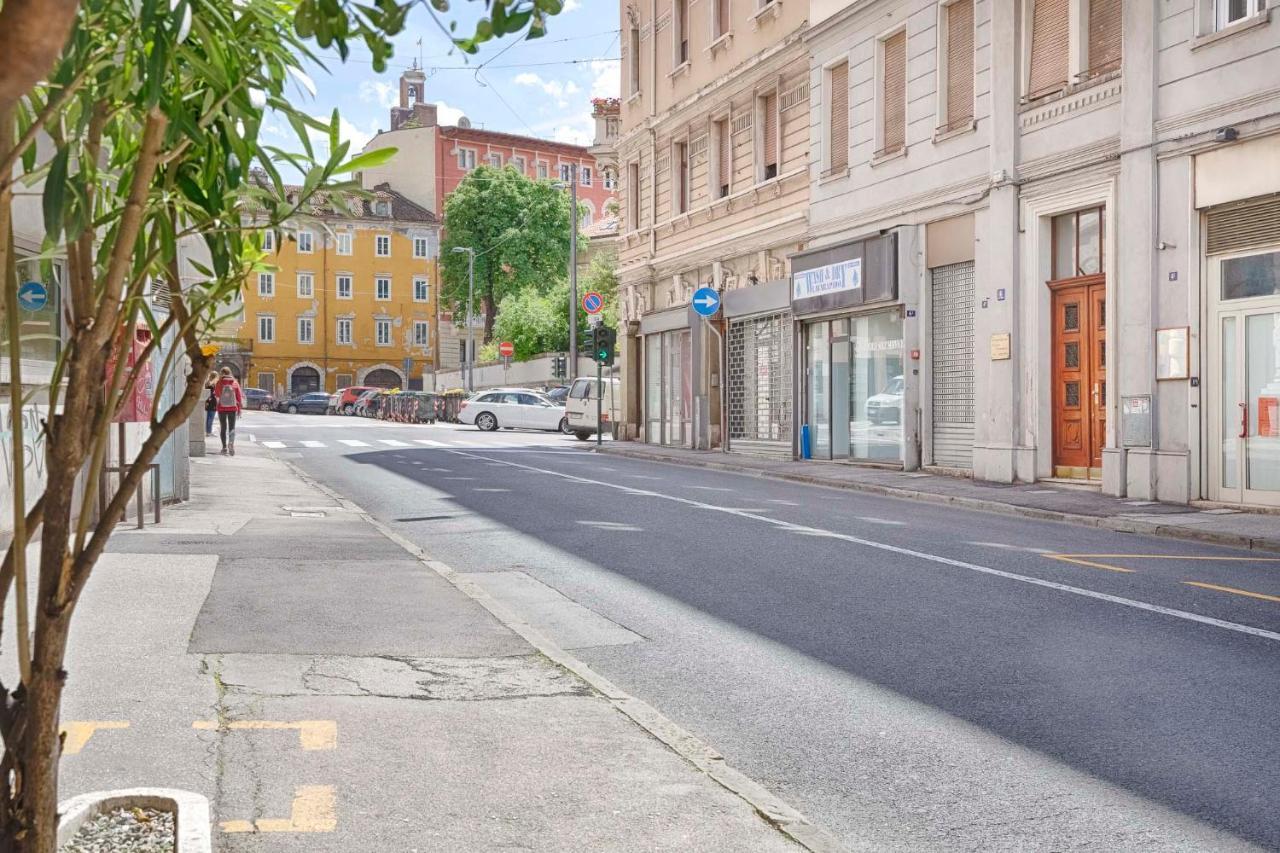 Mihaela Apartment - Charme Near The Station Trieste Exterior photo